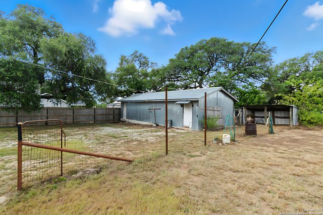 1221 mesquite, Blanco, TX 78606