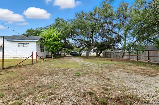 1221 mesquite, Blanco, TX 78606