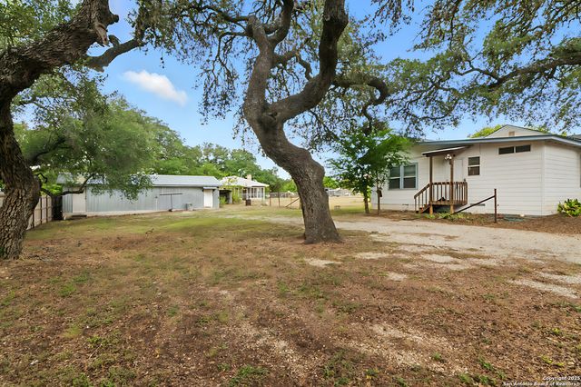 1221 mesquite, Blanco, TX 78606