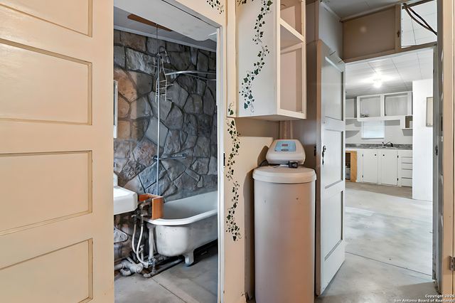 1221 mesquite, Blanco, TX 78606