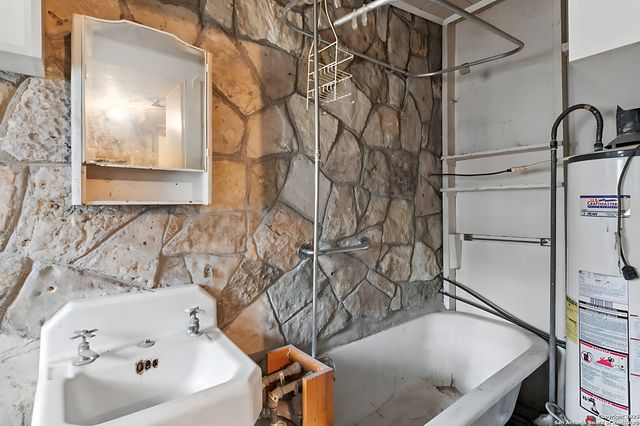 1221 mesquite, Blanco, TX 78606