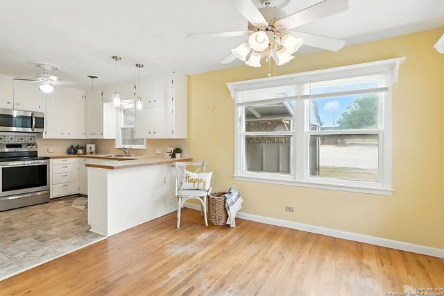 1221 mesquite, Blanco, TX 78606