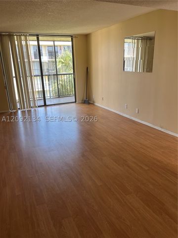 3500 Blue Lake Dr 401, Pompano Beach, FL 33064