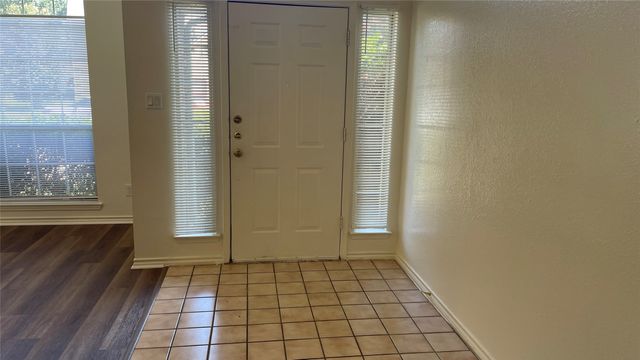 320 Pebblebrook Lane, Glenn Heights, TX 75154