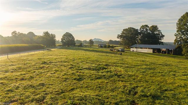167 Buck Hollow Trail, Ararat, NC 27007