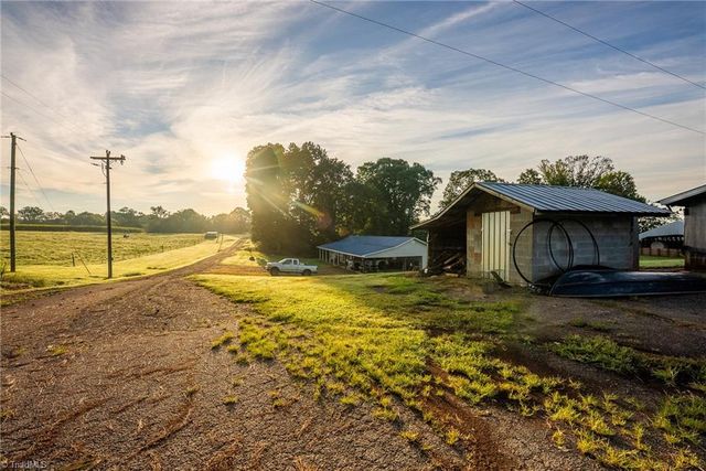 167 Buck Hollow Trail, Ararat, NC 27007