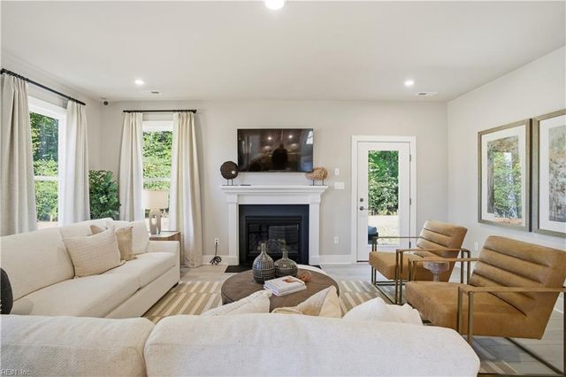 1318 Wharf Hill DR, Smithfield, VA 23430