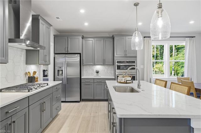 1318 Wharf Hill DR, Smithfield, VA 23430