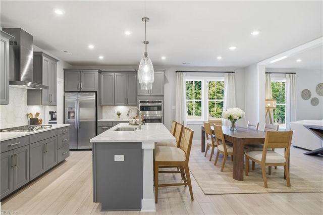 1318 Wharf Hill DR, Smithfield, VA 23430