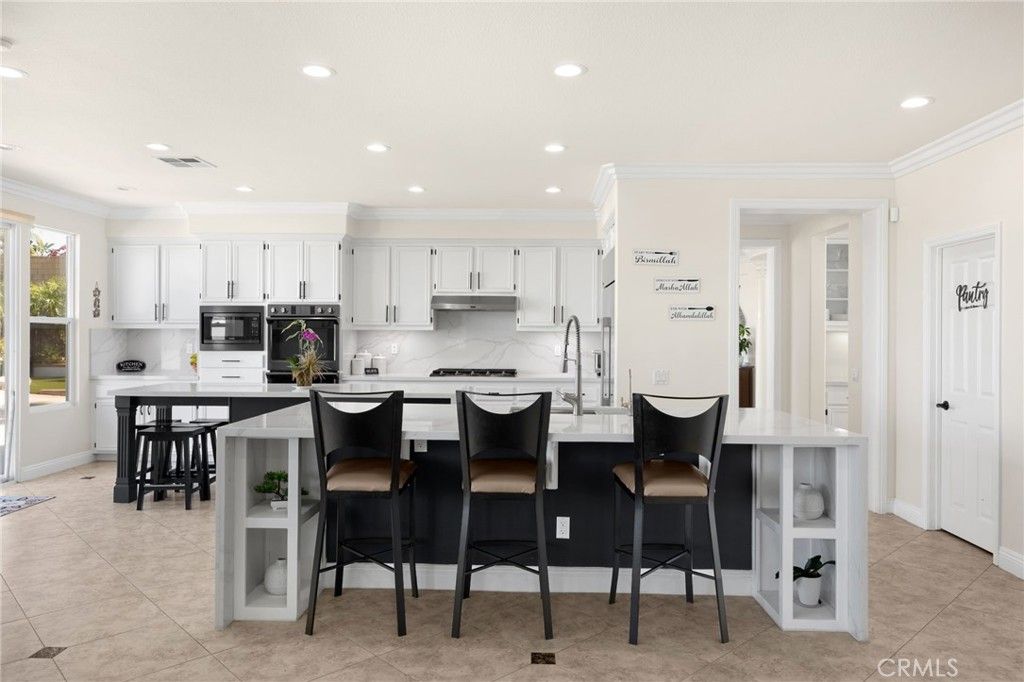 Image 18 of property listing at 17073 Grove Drive, Riverside, CA 92503