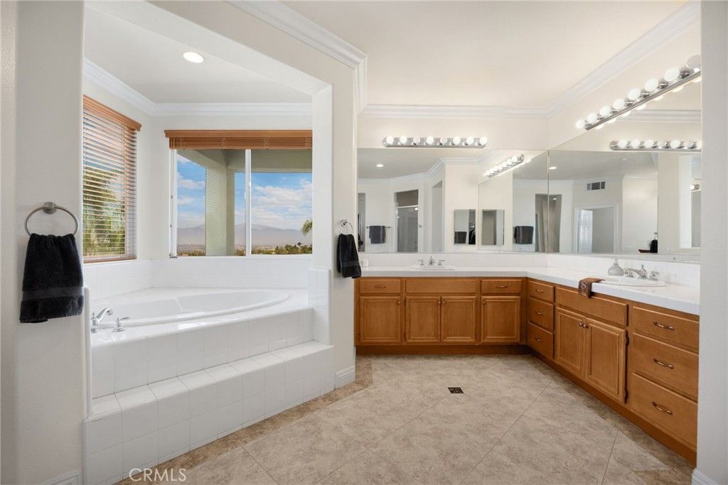 Image 35 of property listing at 17073 Grove Drive, Riverside, CA 92503