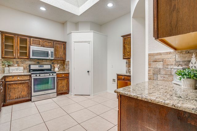 1104 Angel Fire Lane, Arlington, TX 76001