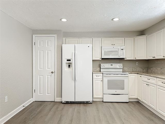 2144 OAK TERRACE, Sarasota, FL 34231