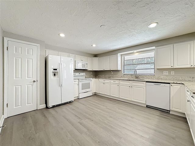 2144 OAK TERRACE, Sarasota, FL 34231