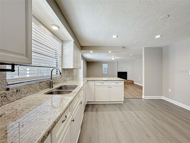 2144 OAK TERRACE, Sarasota, FL 34231