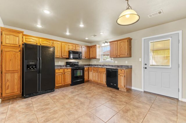 100 Maggie Loop, Pottsville, AR 72858