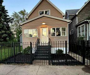 4911 Pine Avenue, Hammond, IN 46327