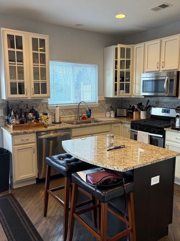 3291 Coral Lane, Glenview, IL 60026