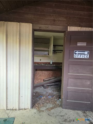 1410 N Beal Street, Belton, TX 76513