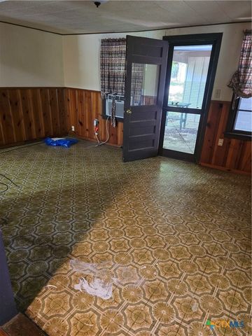 1410 N Beal Street, Belton, TX 76513