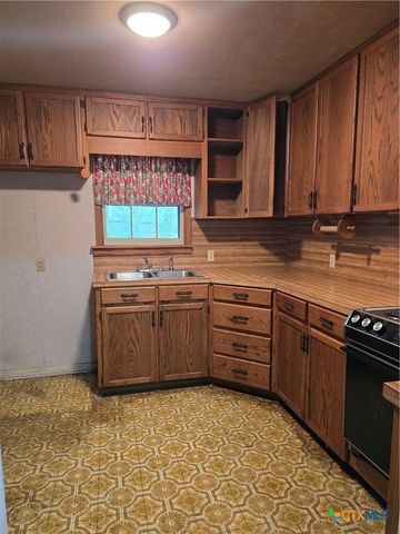 1410 N Beal Street, Belton, TX 76513