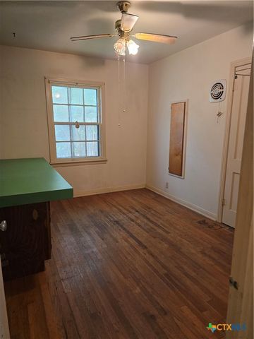 1410 N Beal Street, Belton, TX 76513