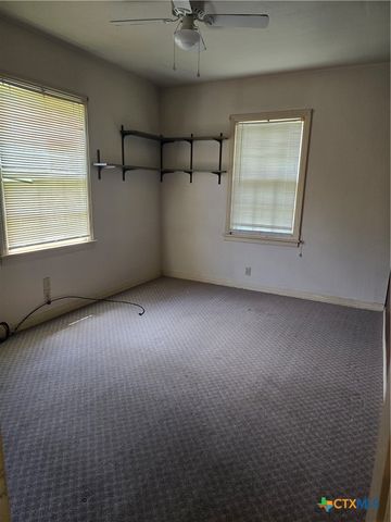 1410 N Beal Street, Belton, TX 76513