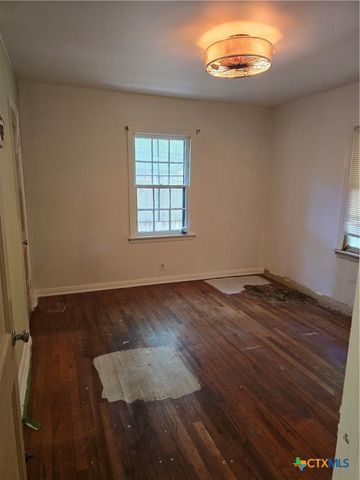 1410 N Beal Street, Belton, TX 76513