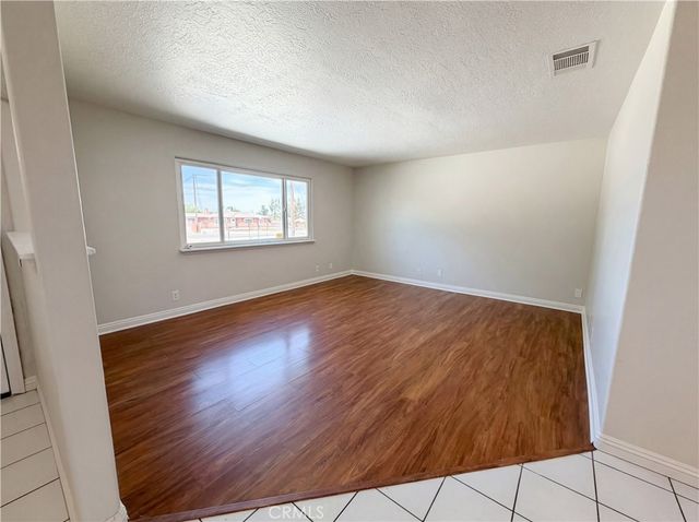 15011 Mission Street, Hesperia, CA 92345