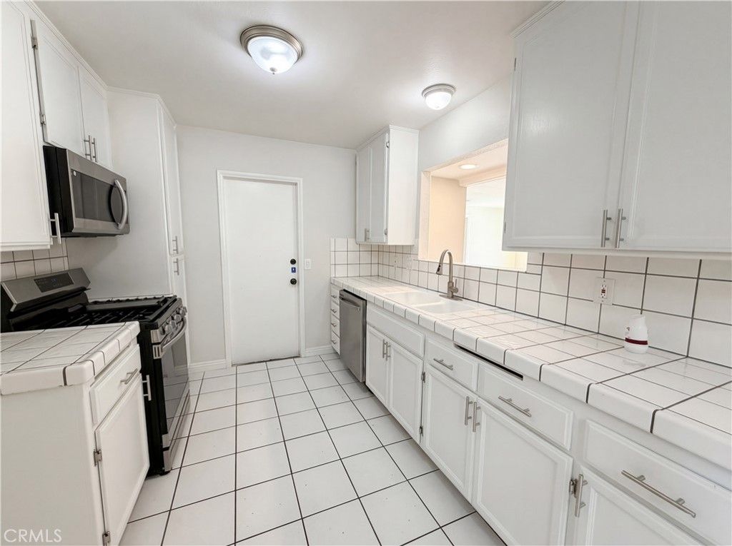 15011 Mission Street, Hesperia, CA 92345