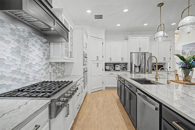 218 HAWK TALON DRIVE, Lithia, FL 33547