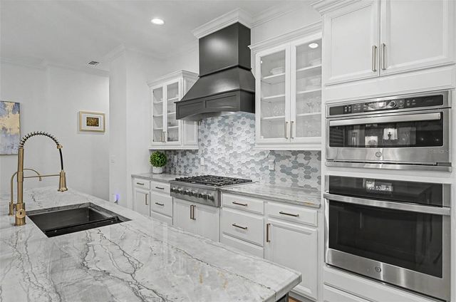 218 HAWK TALON DRIVE, Lithia, FL 33547
