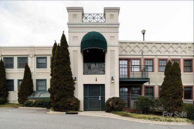37 Hiawassee Street E202, Asheville, NC 28801