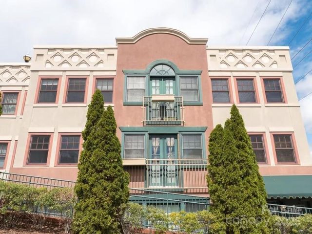 37 Hiawassee Street E202, Asheville, NC 28801
