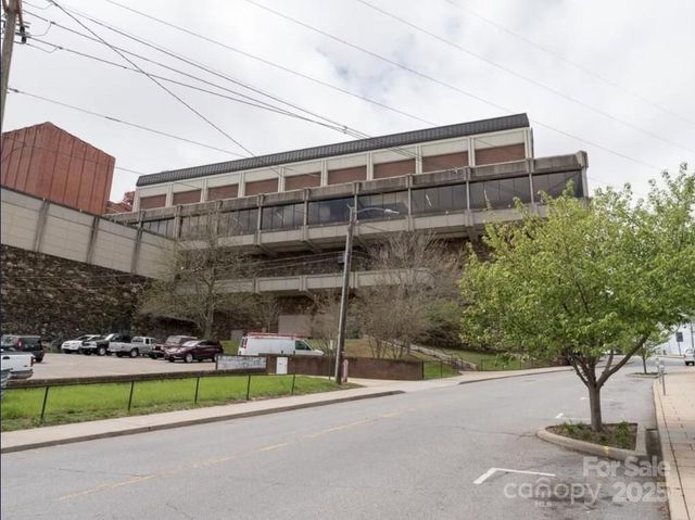 37 Hiawassee Street E202, Asheville, NC 28801