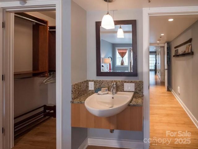 37 Hiawassee Street E202, Asheville, NC 28801