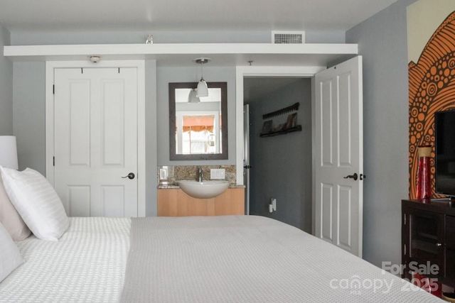 37 Hiawassee Street E202, Asheville, NC 28801