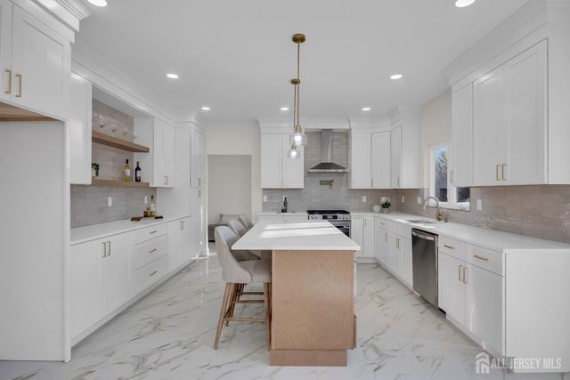 265 W Prescott N Avenue, Edison, NJ 08820