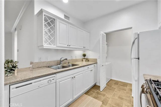 3212 Watermarke PL, Irvine, CA 92612