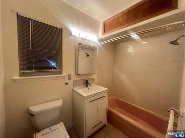 239 Crescent Lane 1, Cliffside Park, NJ 07010