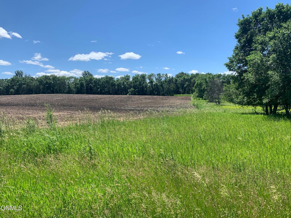 230 23rd Avenue NE, Jamestown, ND 58401 photo 2