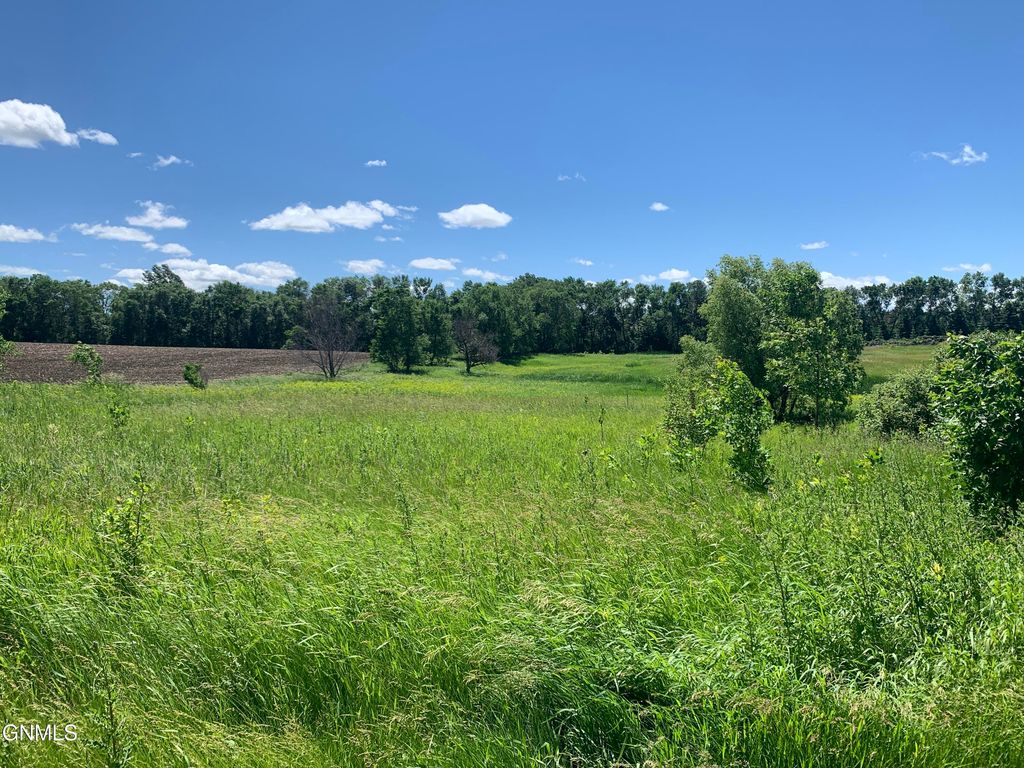 230 23rd Avenue NE, Jamestown, ND 58401 photo 3