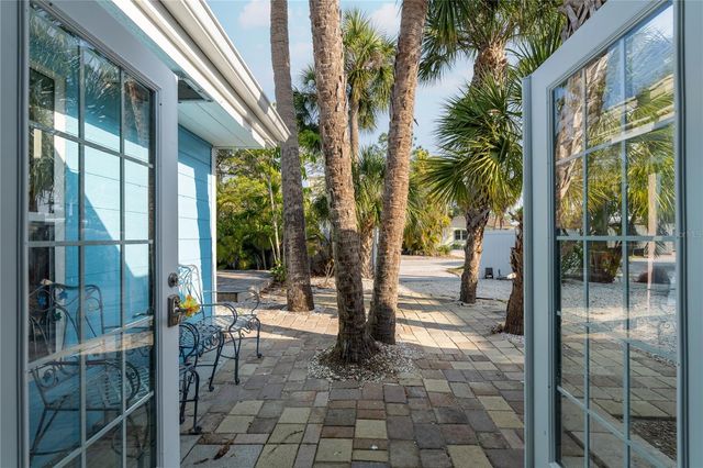 604 AVENIDA DE MAYO, Sarasota, FL 34242