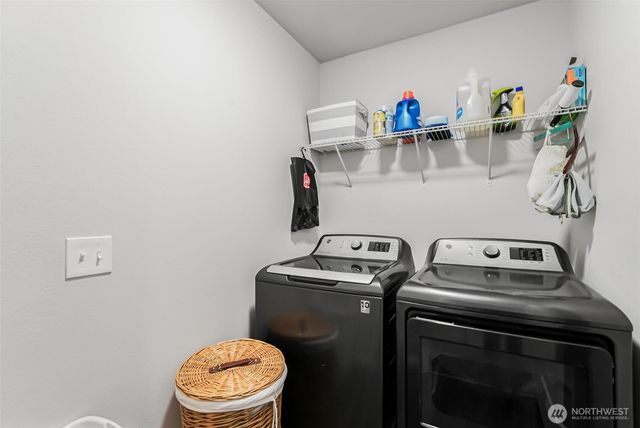 205 Roberts St NE, Orting, WA 98360