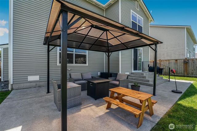 205 Roberts St NE, Orting, WA 98360