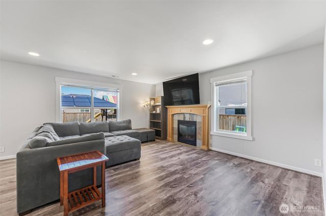 205 Roberts St NE, Orting, WA 98360