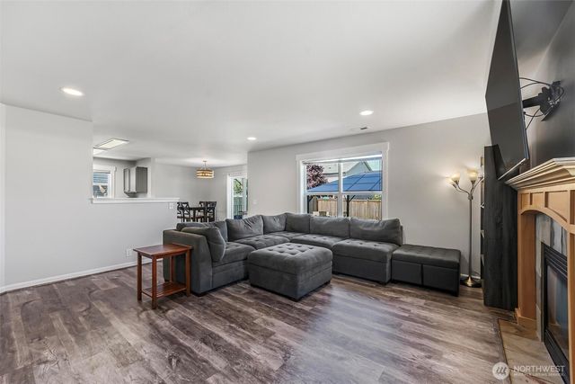 205 Roberts St NE, Orting, WA 98360