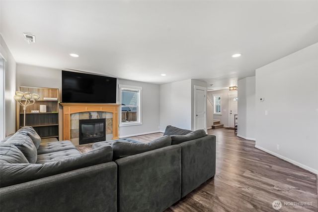 205 Roberts St NE, Orting, WA 98360