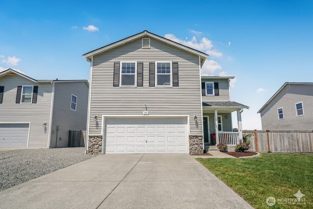 205 Roberts St NE, Orting, WA 98360