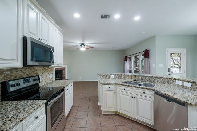 327 Willow Grove Dr, San Antonio, TX 78245